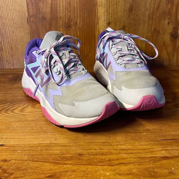 New Balance Other - New Balance Girls Rave Run v1 Sneakers size  4.5